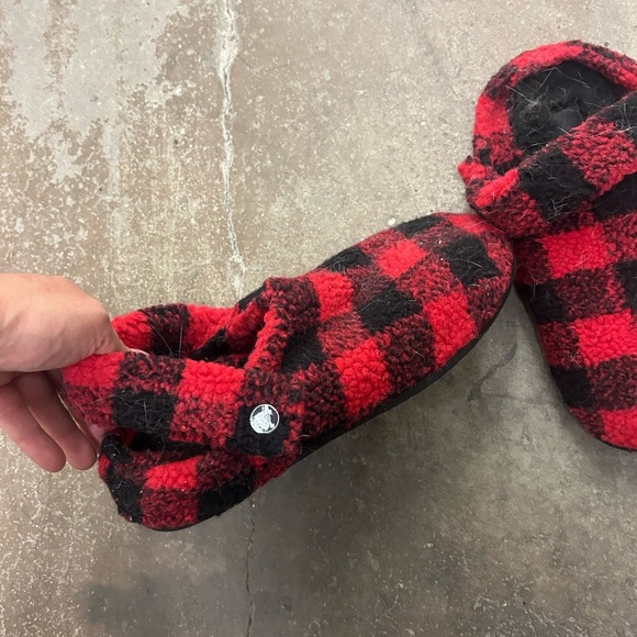 Crocs sherpa Red and Black Plaid Slippers - Picture 4 of 6